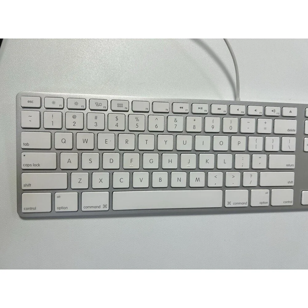 Apple Model A1243 USB Wired Aluminum White Keyboard with 2 USB Ports